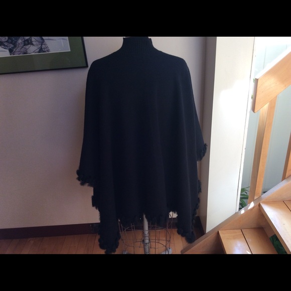 Cape - Picture 3 of 5